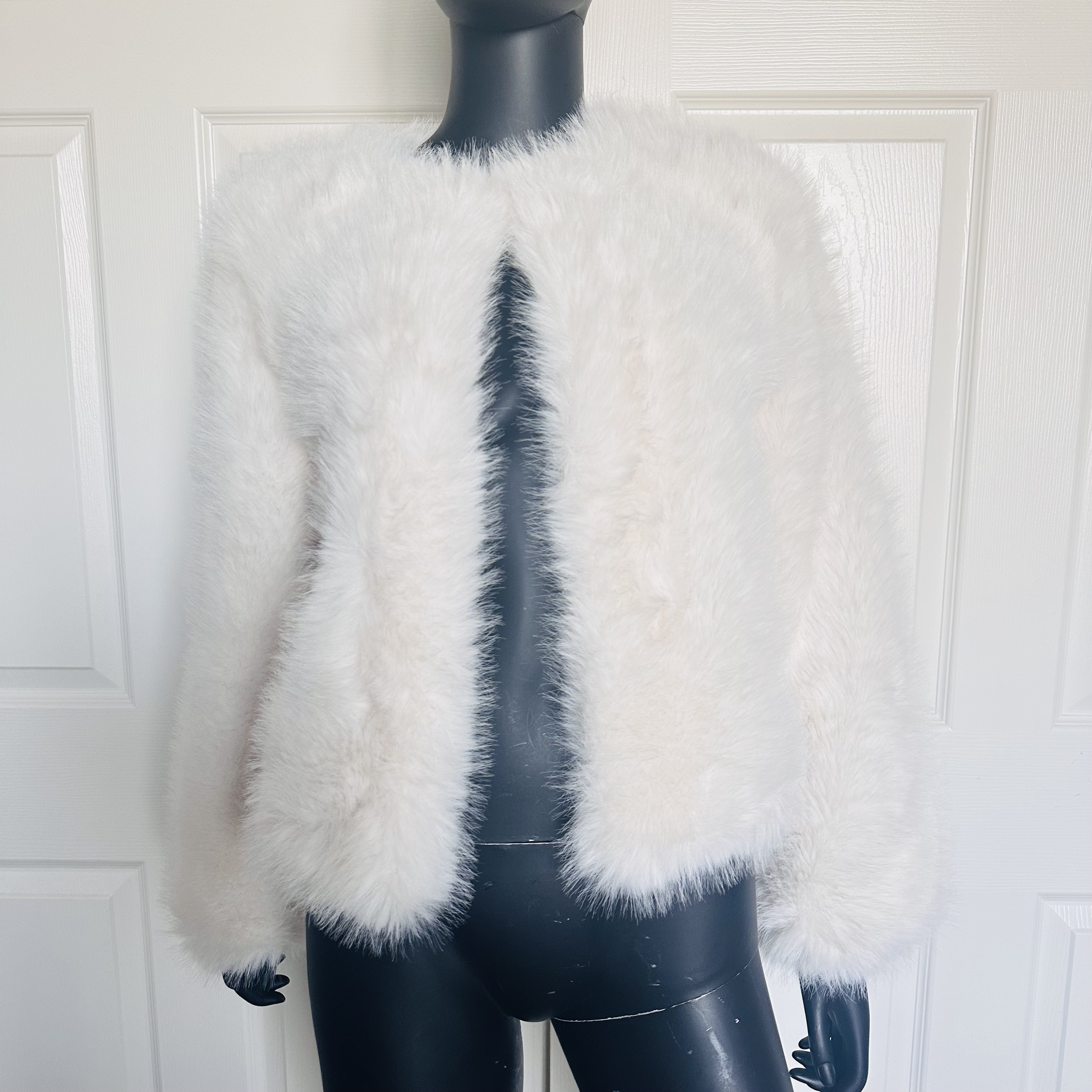 bcbgmaxazria 白ふわふわファージャケットFaux Far Party