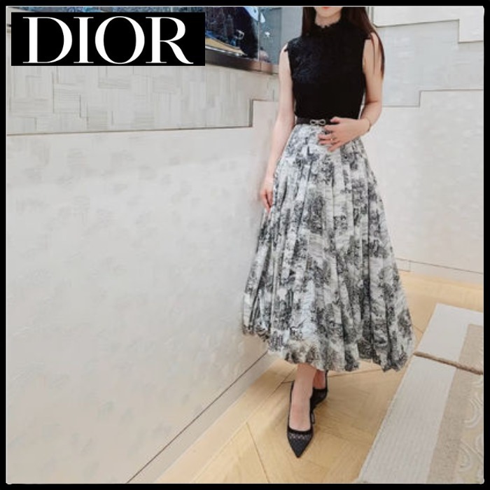 【上品に広がる】Dior フレアスカート