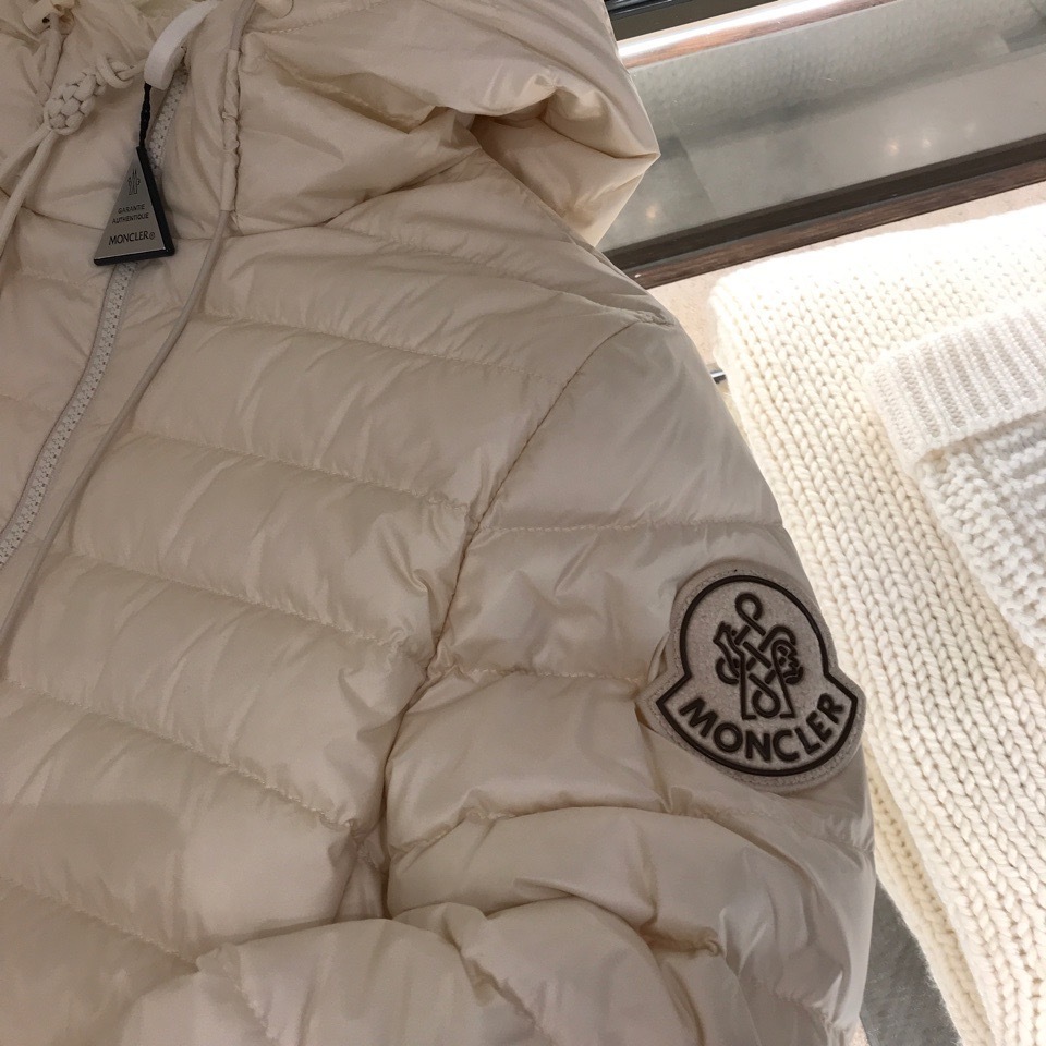 限定生産【MONCLER】ヘビ年!Xiaobai フード付きダウン☆2色 限定生産【MONCLER】ヘビ年!Xiaobai フード付きダウン☆2色