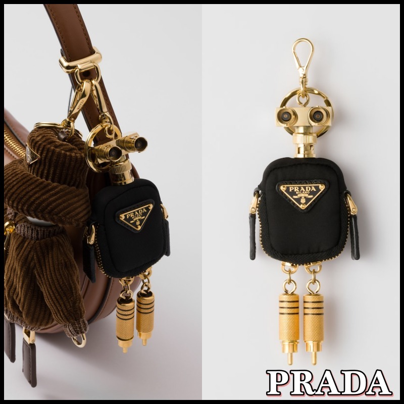 ギフトにも【PRADA】リナイロン製ロボットバッグチャーム