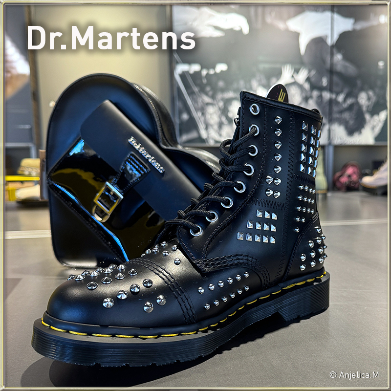 US購入・ほぼ完売★Dr. Martens 1460 Studded Zip Lace Up Boots