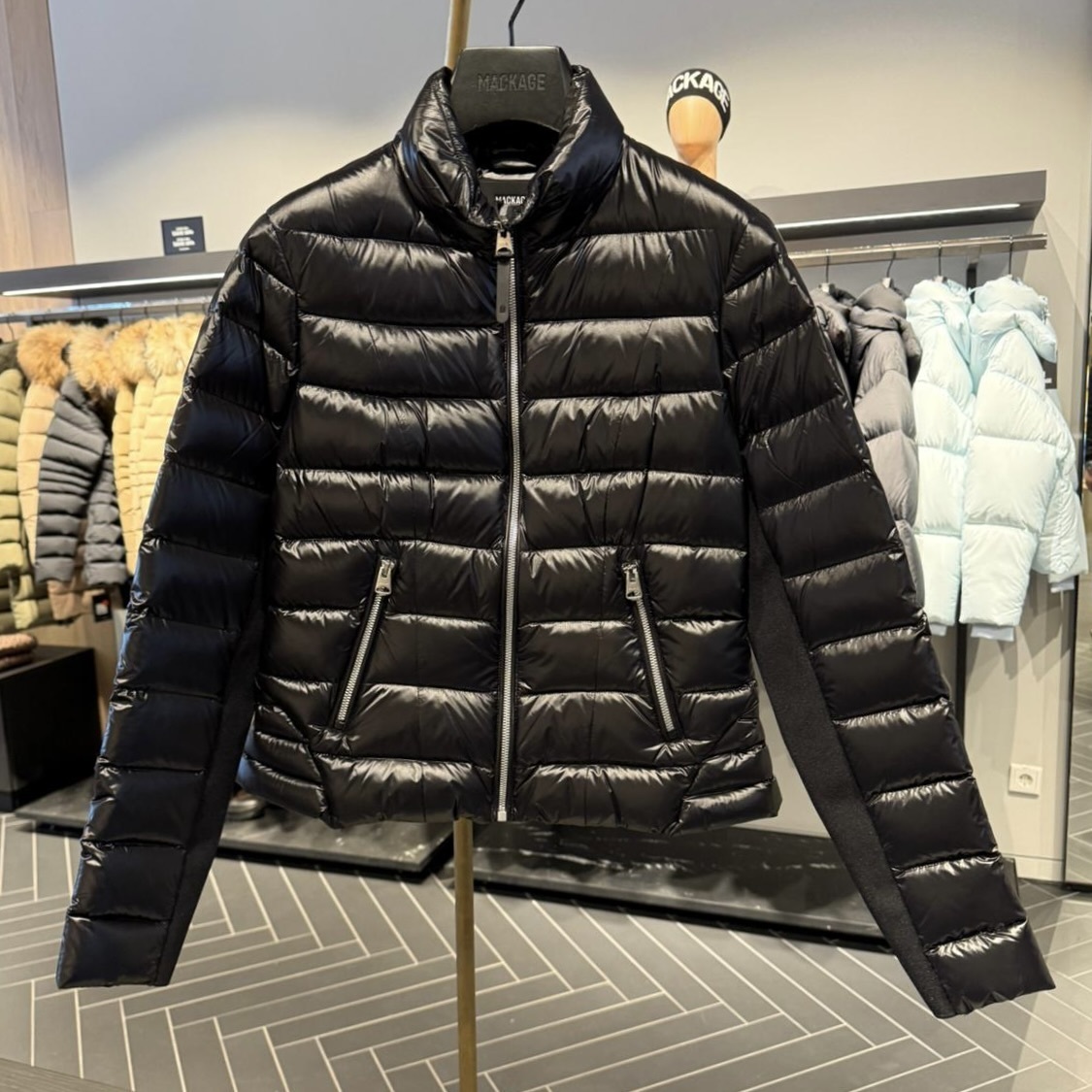 直営店☆Mackage☆SALE! REEMA-OLUSZ 軽量 ダウンジャケット