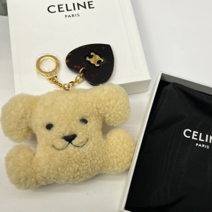 ★Celine★ハート型ポンポンキーリング