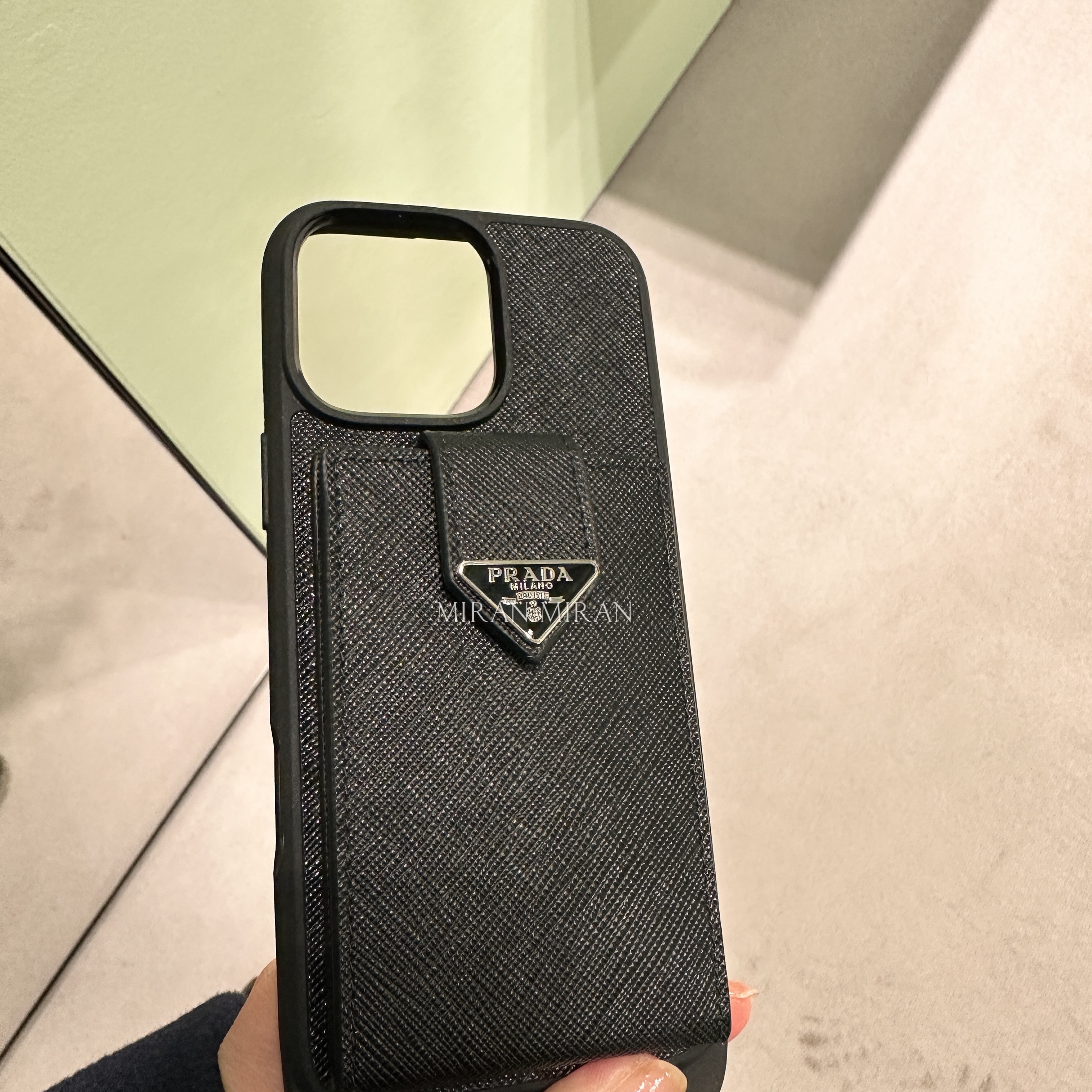 PRADA】ストラップ＆カード収納付きiPhone16proMaxケース