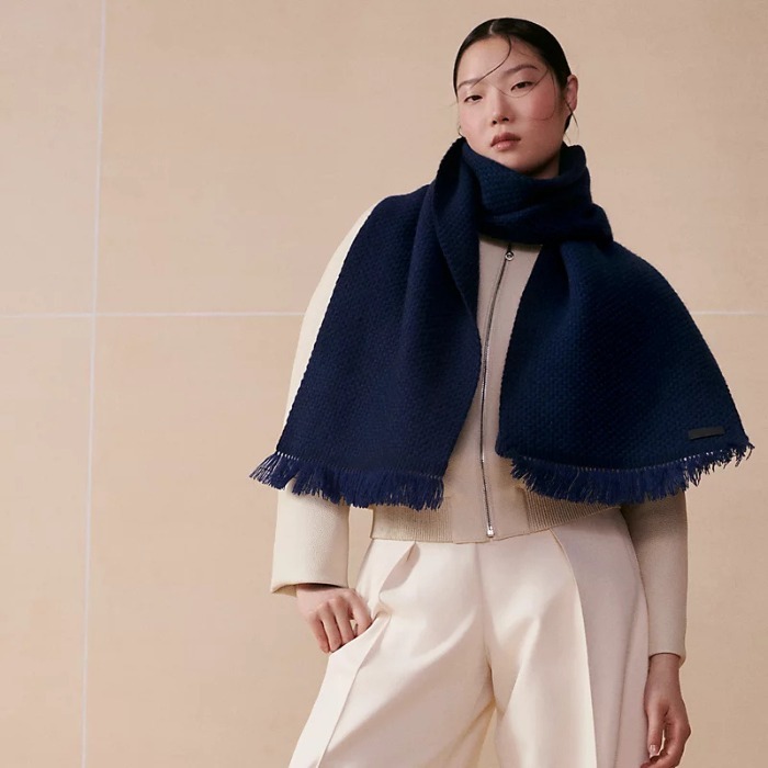 シンプルでもおしゃれに映える【HERMES】カシミヤマフラー シンプルでもおしゃれに映える【HERMES】カシミヤマフラー