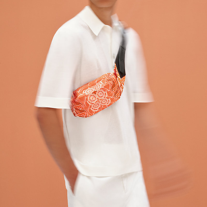 【コーデのアクセントとしても☆】HERMES Banasilk ベルトバッグ お洒落のアクセントにも【HERMES】Banasilk ベルトバッグ