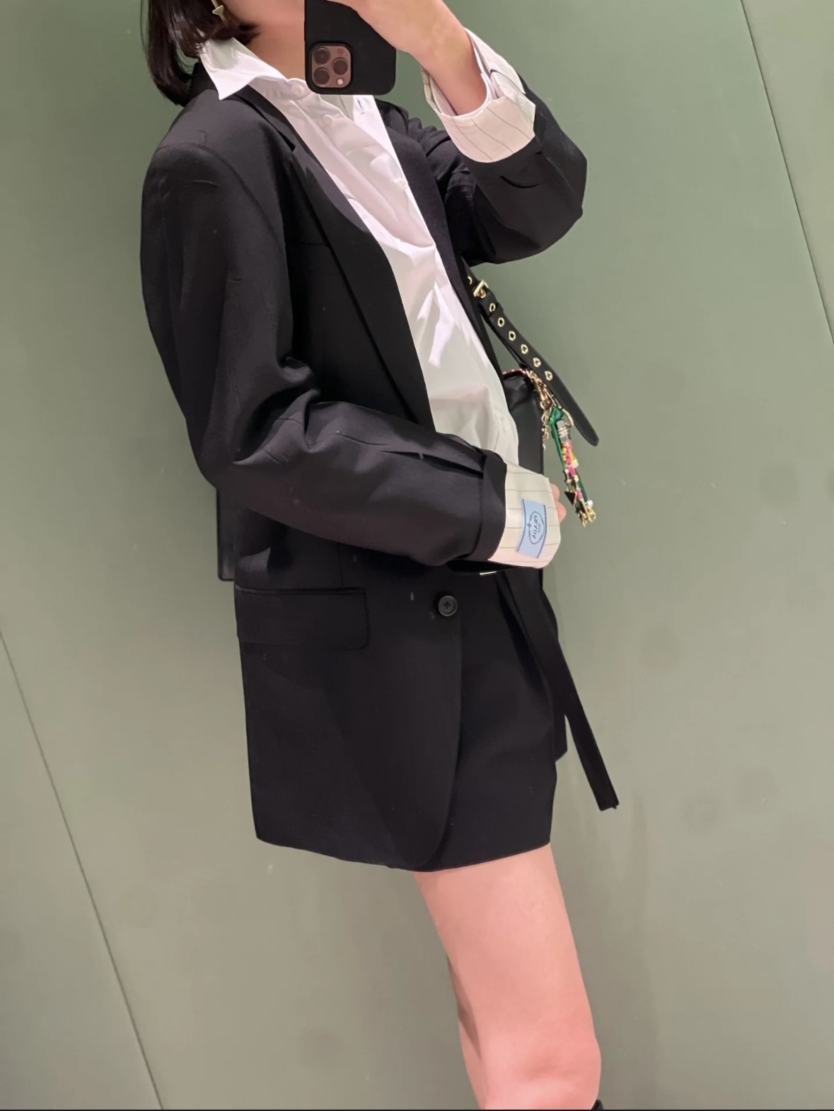 スポーツシルエットが可愛い《PRADA》ギャバジンショートパンツ