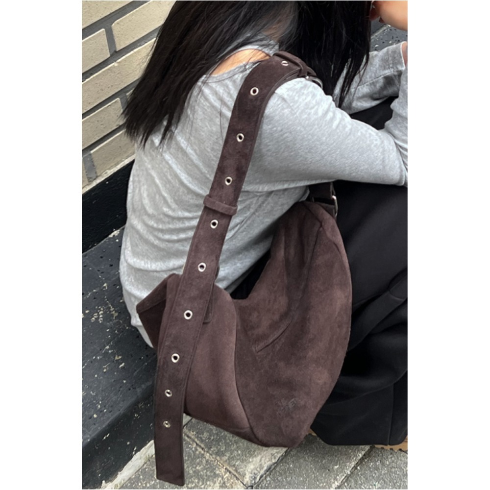 ショルダーバッグ・ポシェット DEINET HALF ROUND BELT BAG IN SUEDE BROWN