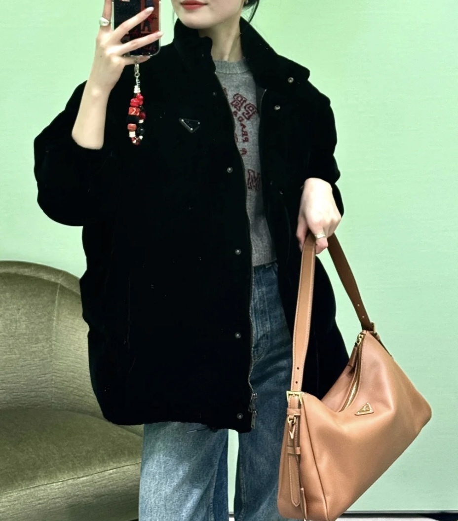 ゆったりオーバーサイズ《PRADA》ベルベット ダウンジャケット