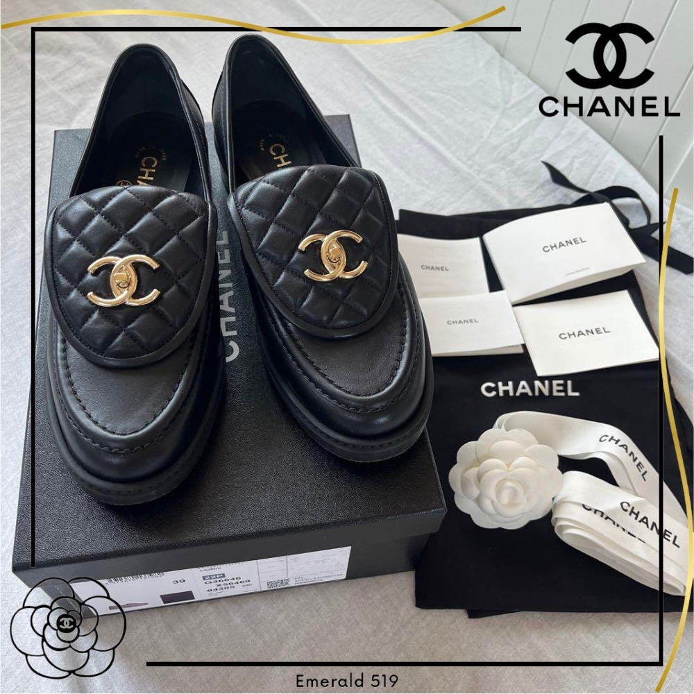 《高級感溢れるシンプルデザイン♪》CHANEL ローファー