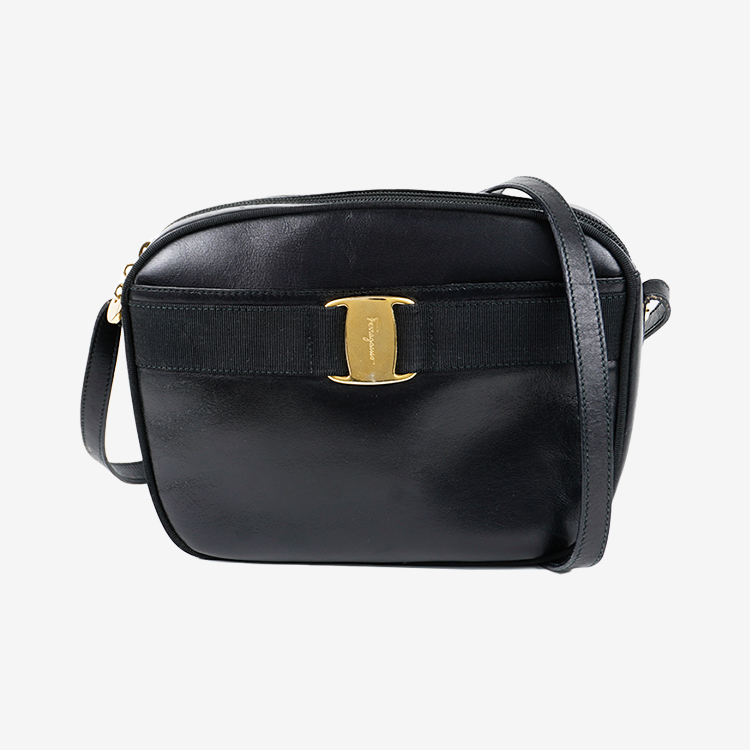 【良品】Ferragamo ヴァラリボンショルダーバッグ ブラック