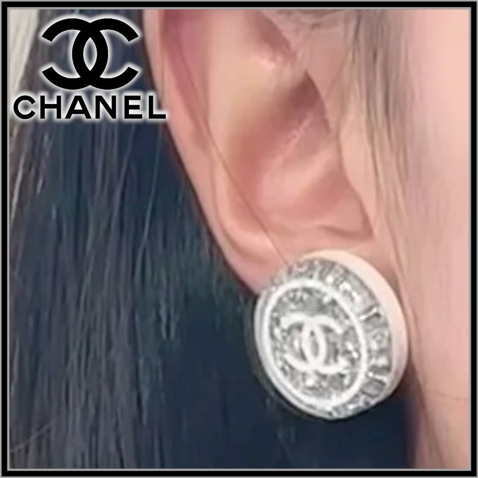 煌びやかなデザイン♪【CHANEL】ピアス