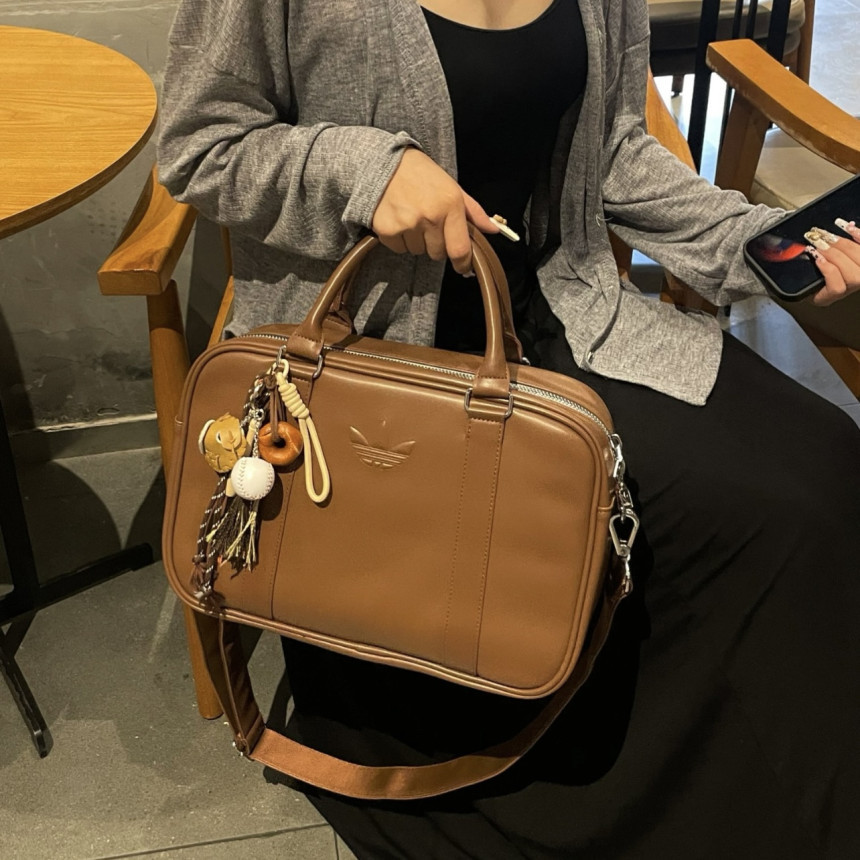 [adidas] Airliner Tote Bag Brown ☆送料込☆ ADIDAS】 Airliner Tote Bag Brown / KC0371 ☆人気☆