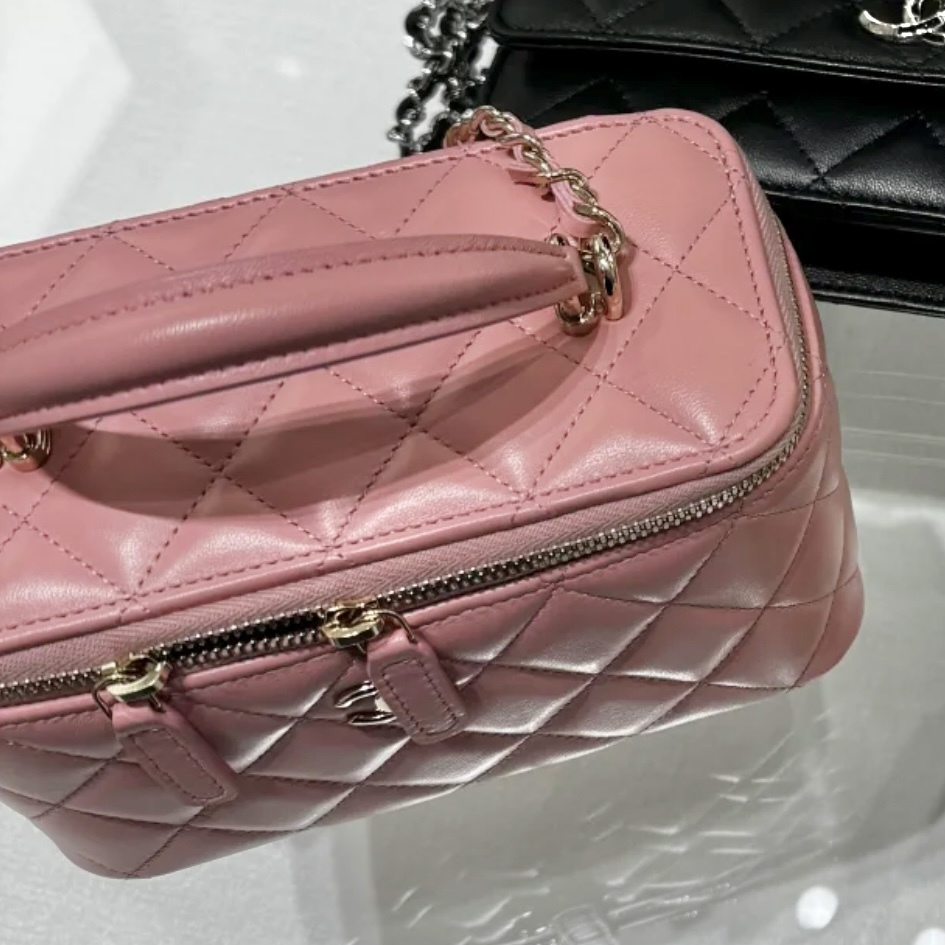 《可愛いサーモンピンク♪》24K限定★CHANEL ヴァニティーバッグ