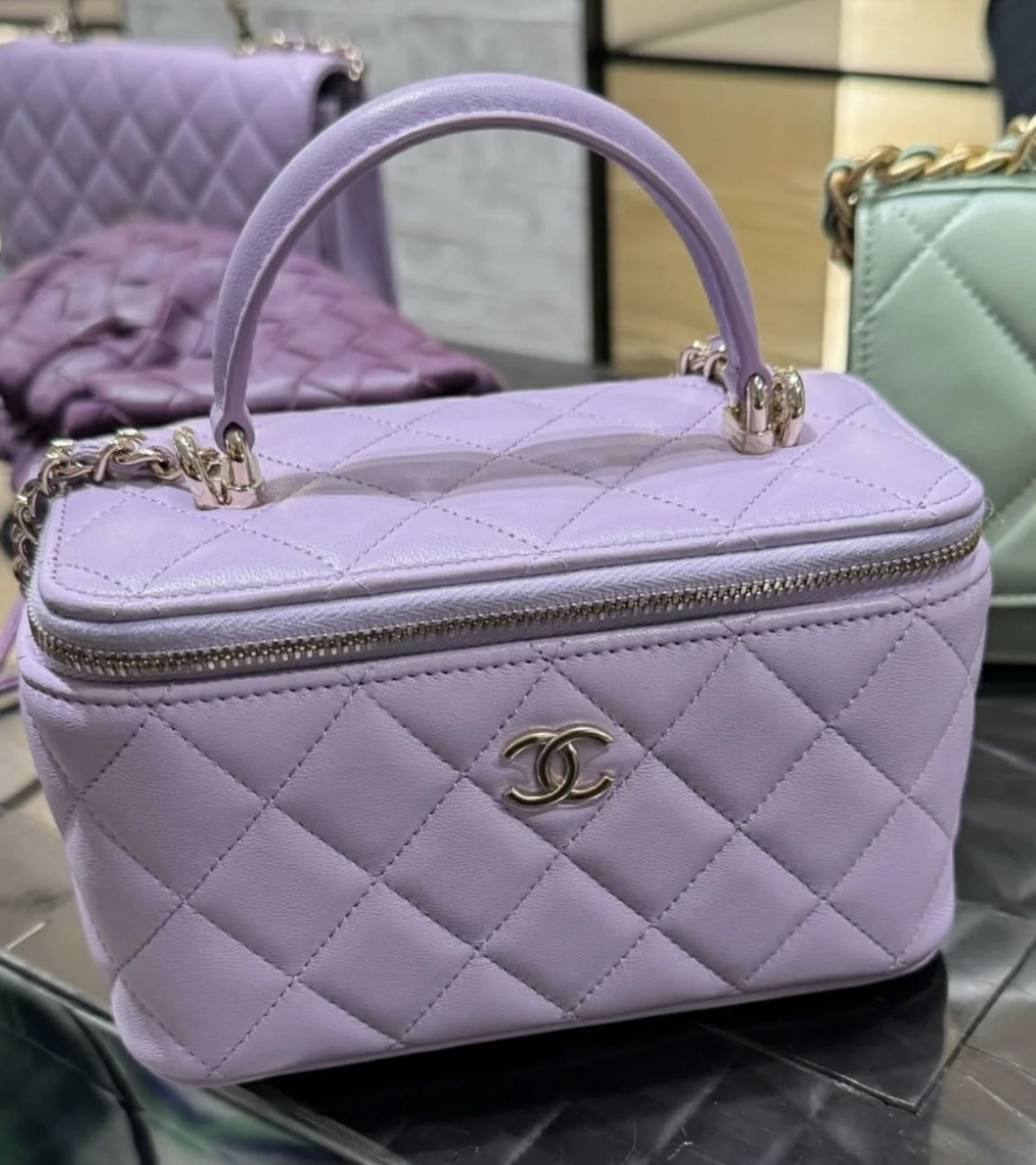 《淡いカラーが可愛い♪》24P限定★CHANEL ヴァニティーバッグ