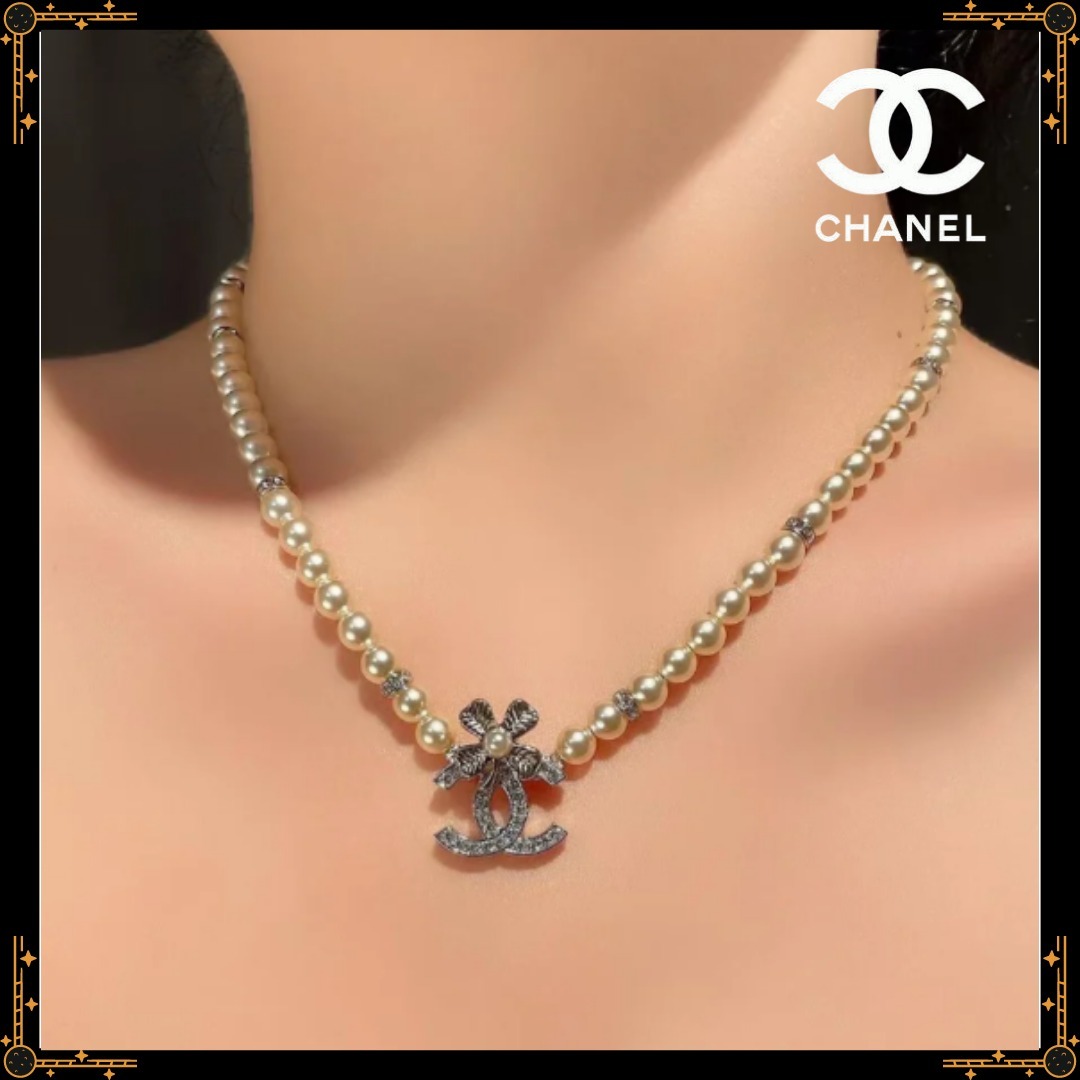 【パールで胸元華やか】CHANEL -クローバーロゴネックレス