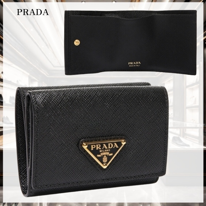 【PRADA】コンパクトミニ財布 ３つ折り財布 三角ロゴ