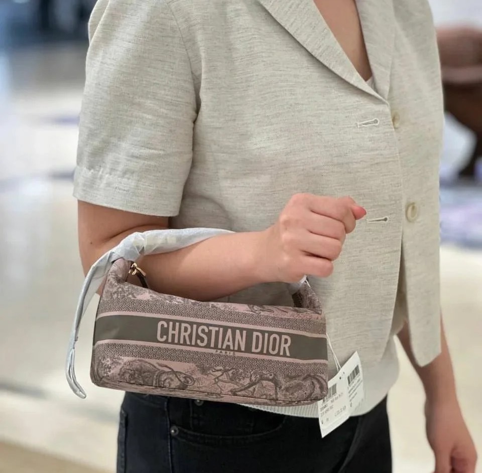 日本未入荷♪】DIOR ミディアム DiorTravel Nomad クラッチ