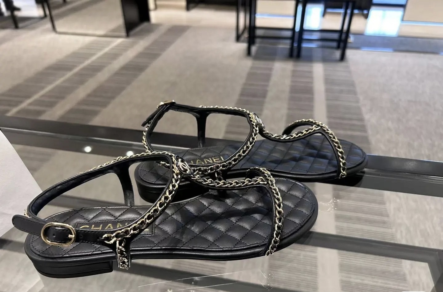 大人可愛い【CHANEL】ハート CCロゴ チェーン サンダル 1.5cm
