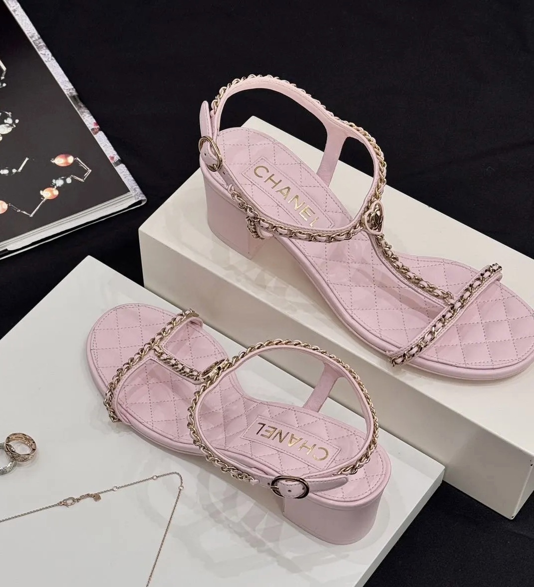 大人可愛い【CHANEL】ハート CCロゴ チェーン サンダル 5.0cm