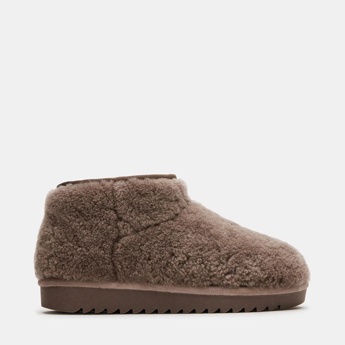 【追跡あり!】Steve Madden CABIN フェイクファー ブーツ 可愛い 追跡あり!】Steve Madden CABIN フェイクファー ブーツ 可愛い