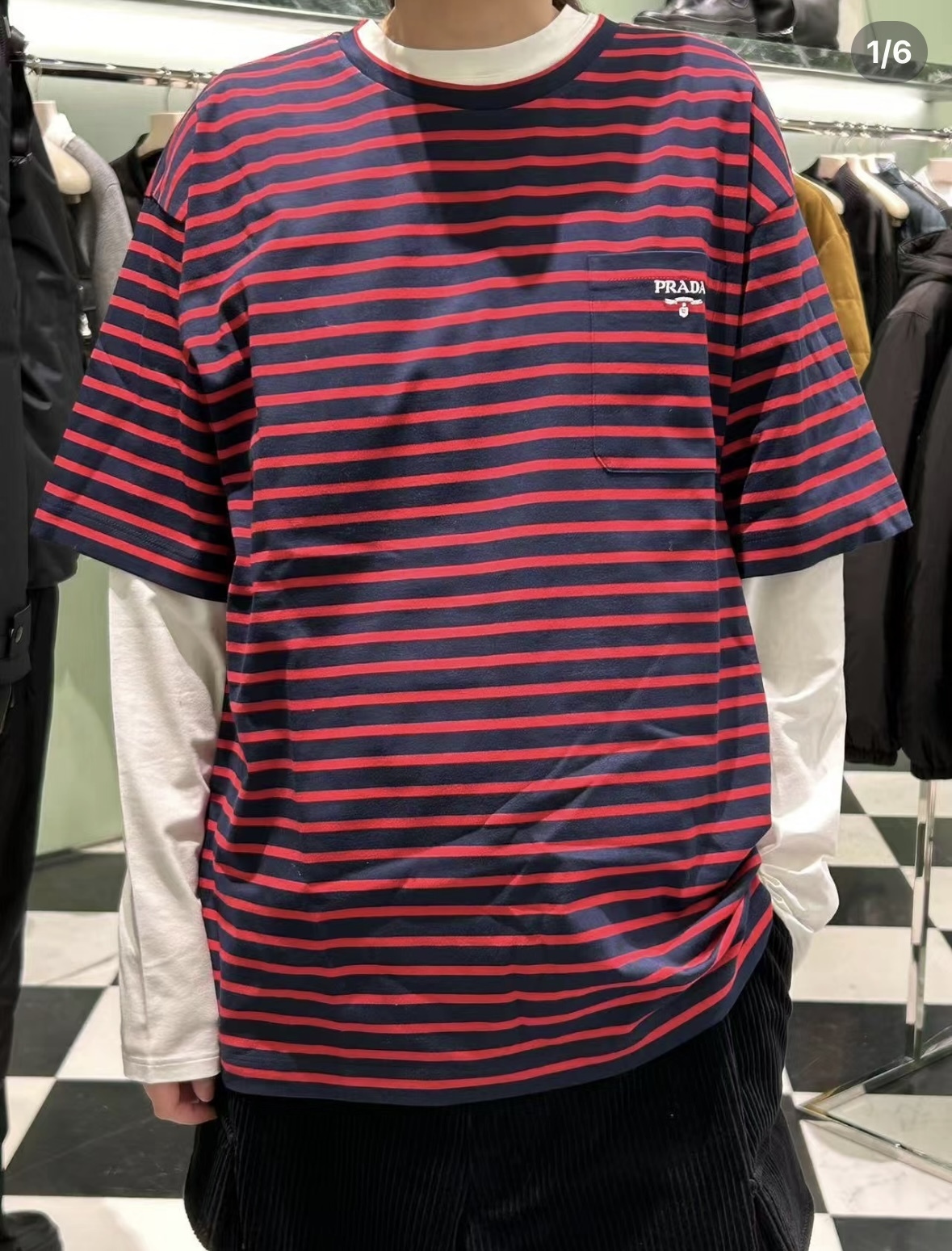 着回しが効く《PRADA》トライアングルロゴボーダーTシャツ ２色