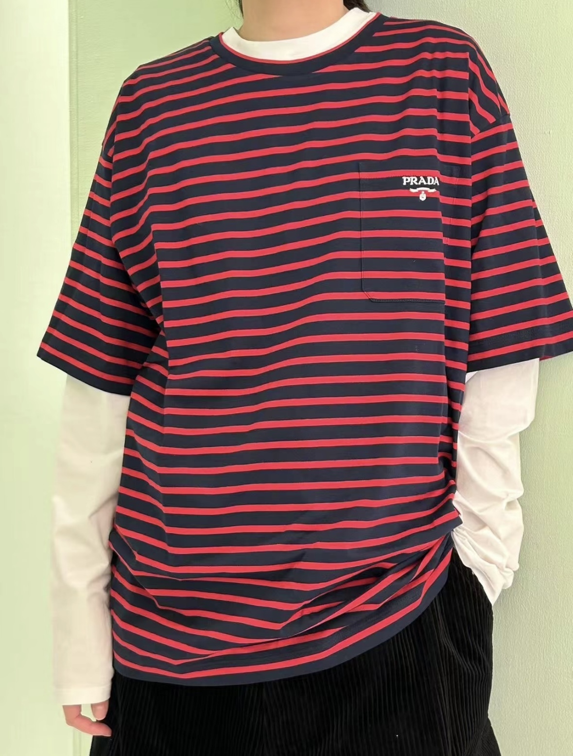 着回しが効く《PRADA》トライアングルロゴボーダーTシャツ ２色