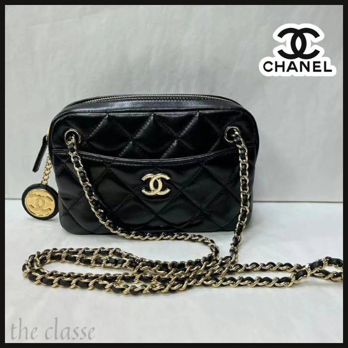 【可愛いサイズ♡】持ちやすく万能！CHANEL カメラバッグ