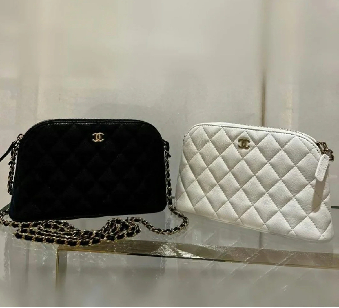 CHANEL《コンパクトな可愛いさ》チェーンクラッチバック