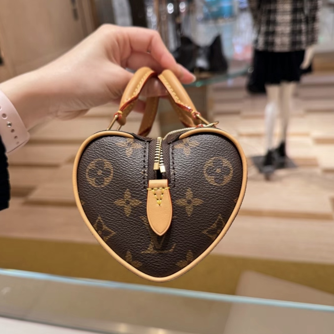 ハートが可愛い》Louis Vuitton ナノ スピーディ デーティング