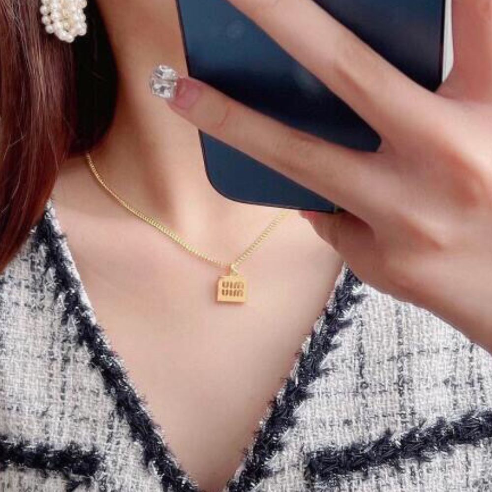 【MIU MIU】メタル ネックレス miumiu】メタル ネックレス ゴールド