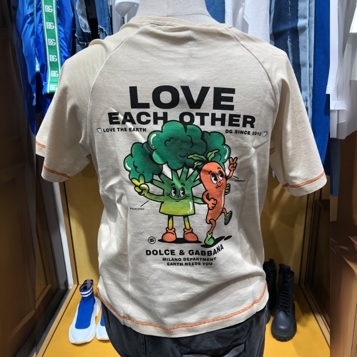 希少 DOLCE&GABBANA ドルガバ ロゴプリント 半袖 キッズ Tシャツ 希少 DOLCE&GABBANA ドルガバ ロゴプリント 半袖 キッズ Tシャツ
