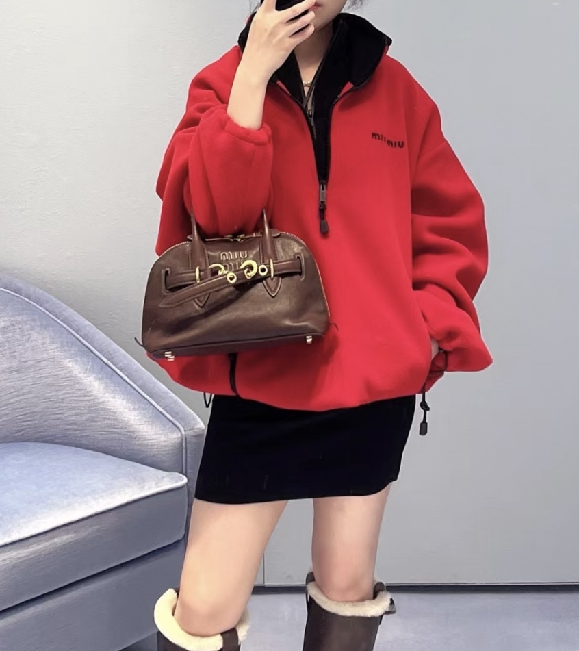 人気シリーズ《Miu Miu》フリーススウェットハーフジップトップ