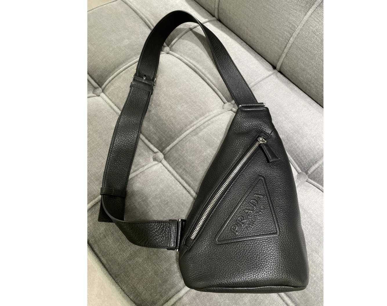 【VIPセール！】PRADA（プラダ）スリングメッセンジャーバッグ