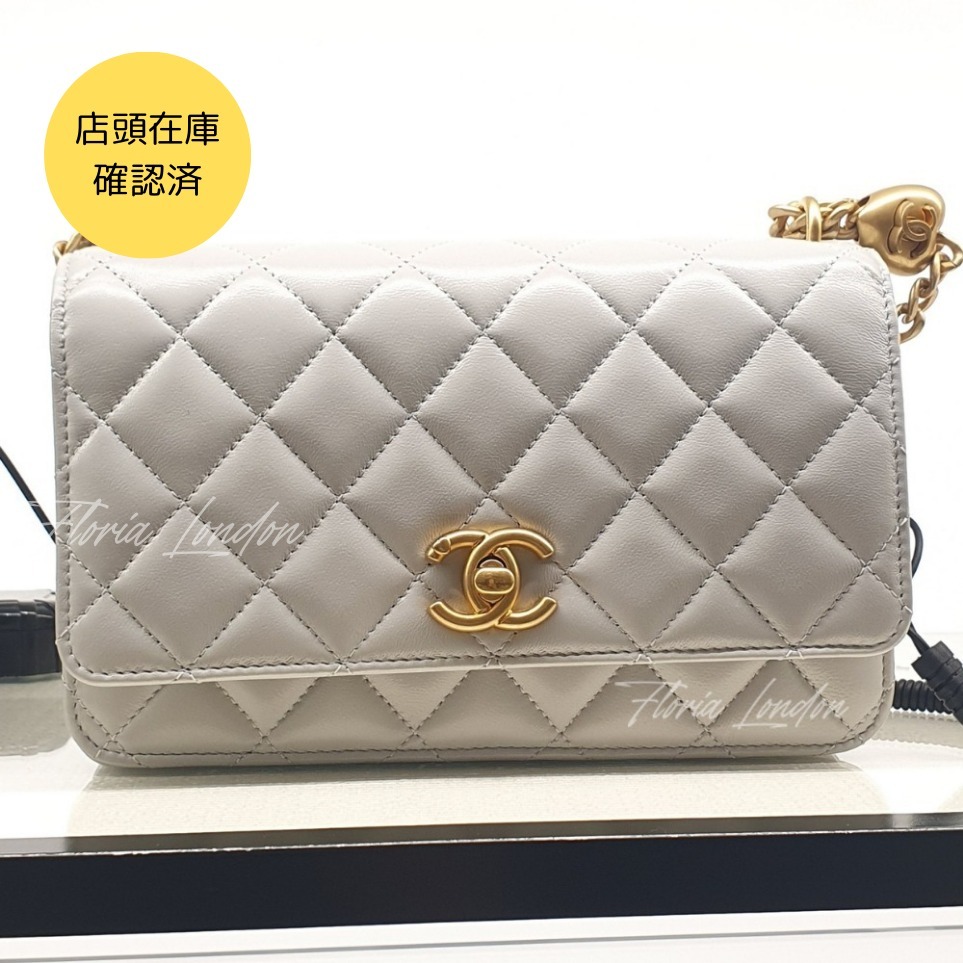ハートがキュート!25C【CHANEL】ラムスキン チェーンウォレット