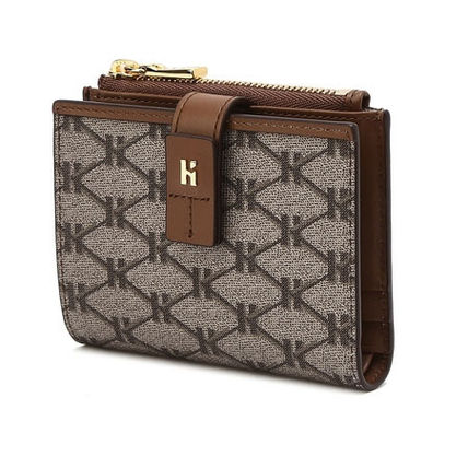 【HAZZYS】Hパッチ牛革フラップカード財布★送料・関税込 HAZZYS(へジス) 財布・小物(レディース) - 海外通販のBUYMA