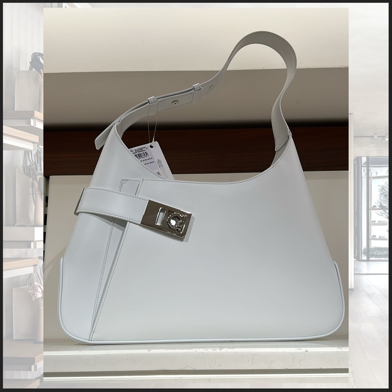 直営店☆Ferragamo☆お洒落なデザイン♪ARCH ショルダーバッグ