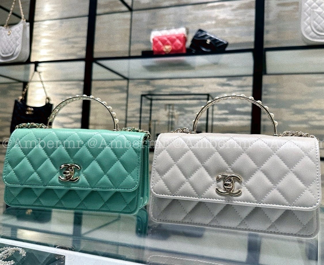24SS CHANEL CC_ハンドルパール フォンケース チェーンクラッチ
