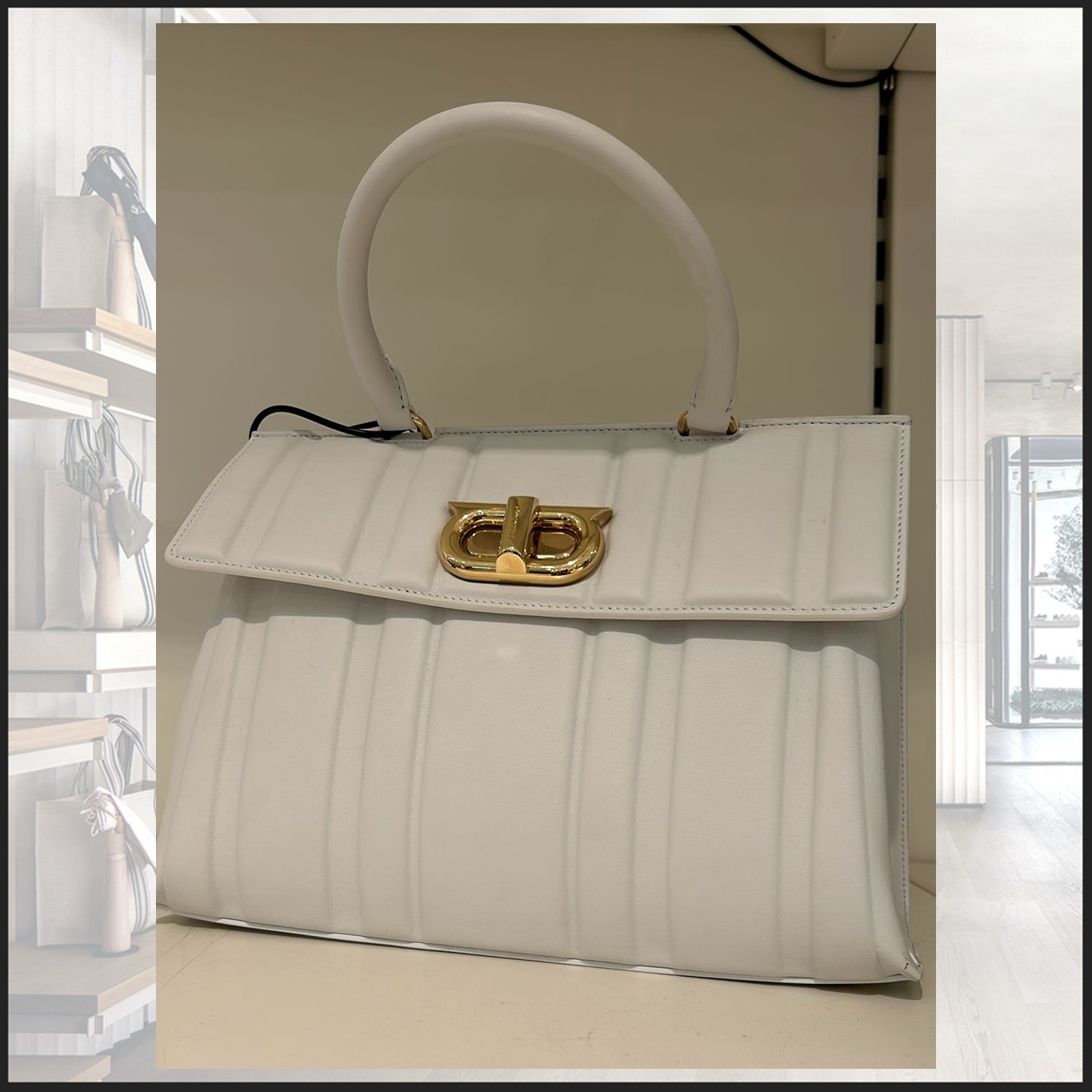 直営店☆Ferragamo☆オシャレ度UP♪GANCINI レザー ハンドバッグ
