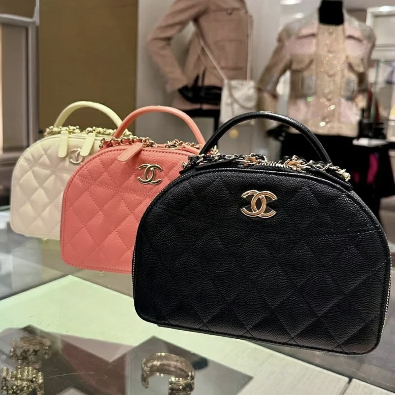 【便利なハンドルタイプ♪】CHANEL チェーンクラッチ ショルダー