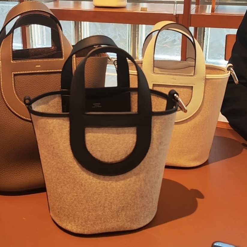 【人気☆新色】HERMES インザループ 18 ハンドバッグ キャンバス