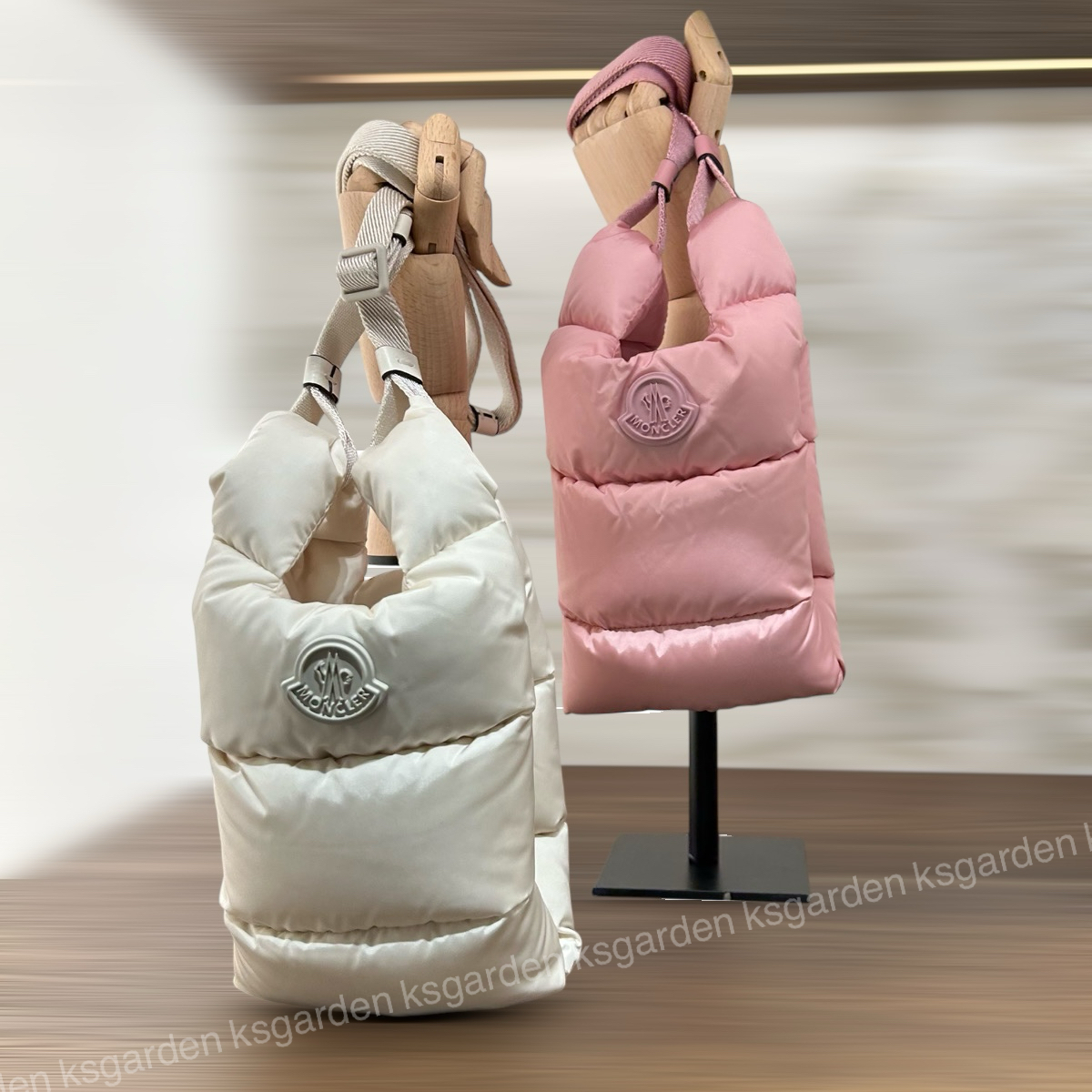 すぐ届く！MONCLER Legere クロスボディバッグ