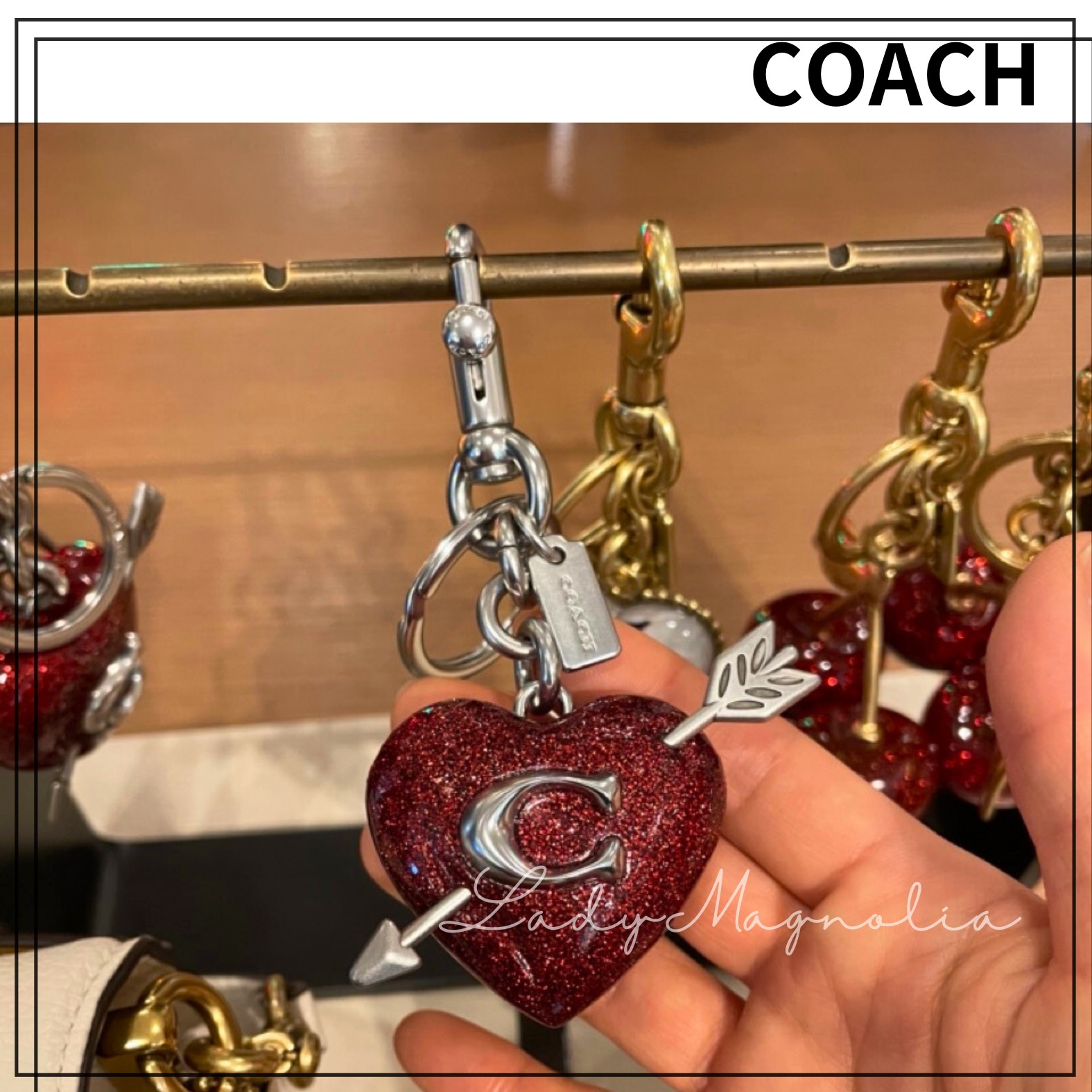 【COACH】ハート バッグチャーム ☆ 大人可愛いワンポイントに