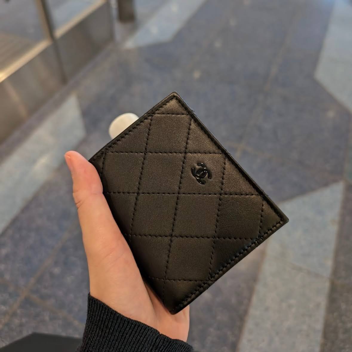 【関税なし♪すぐ届く☆】CHANEL 折りたたみ財布 ソーブラック 男女OK /コンパクトなSo Black】CHANEL 二つ折り財布