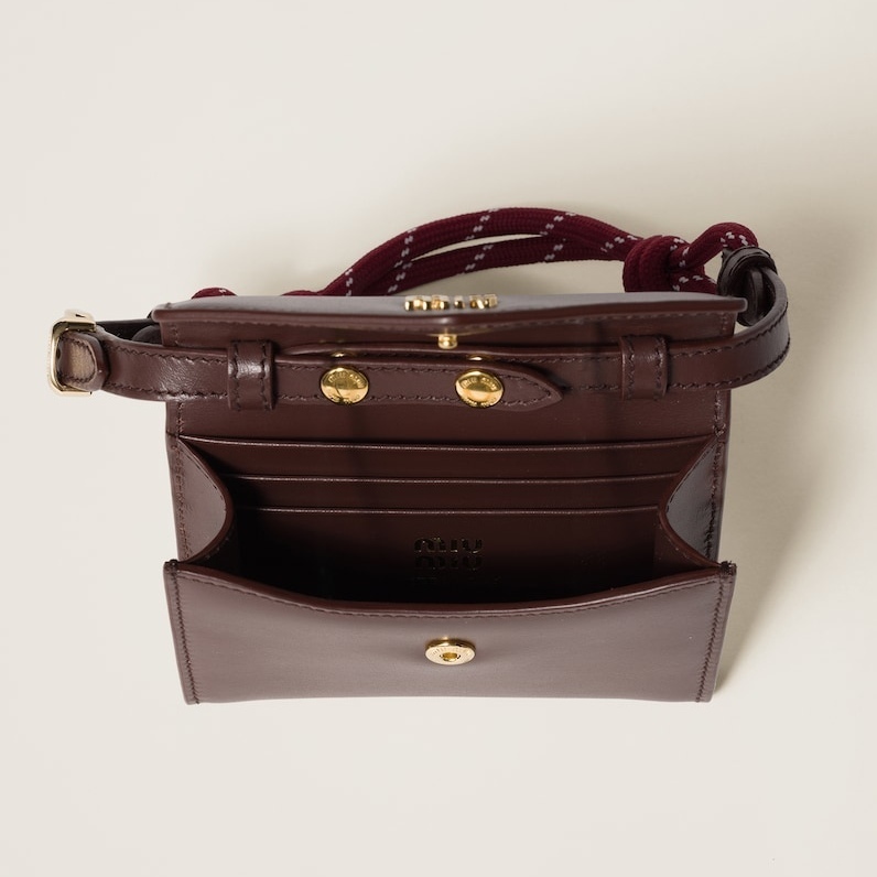 《機能性を兼ね備えた逸品》【miumiu】ショルダーウォレット