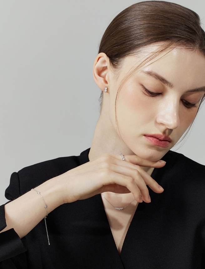 【HYERES LOR】24FW★ Essence Lab Diamond Snow Earrings 14K HYERES LOR】24FW☆ Essence Lab Diamond Snow Earrings 14K