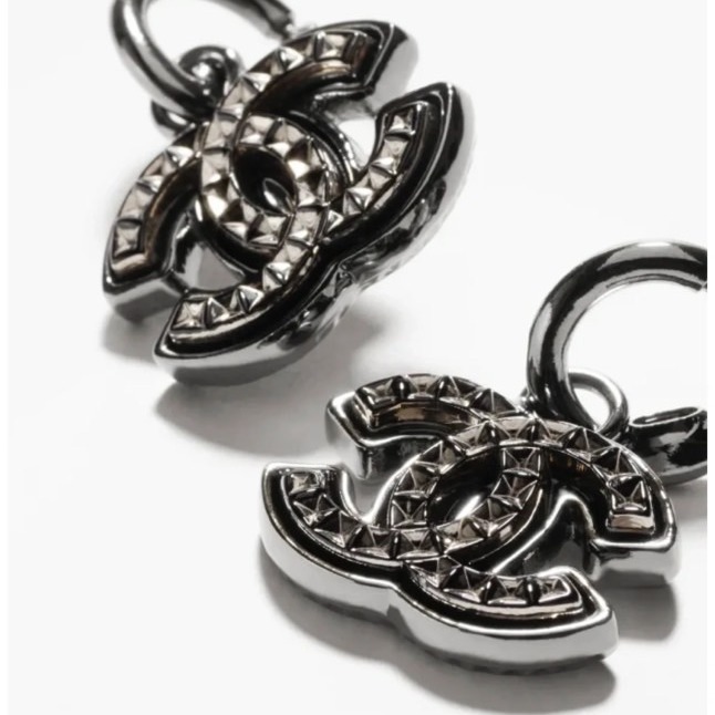 《24A》CHANEL ピアス CCロゴ メタルシルバー スタッズ