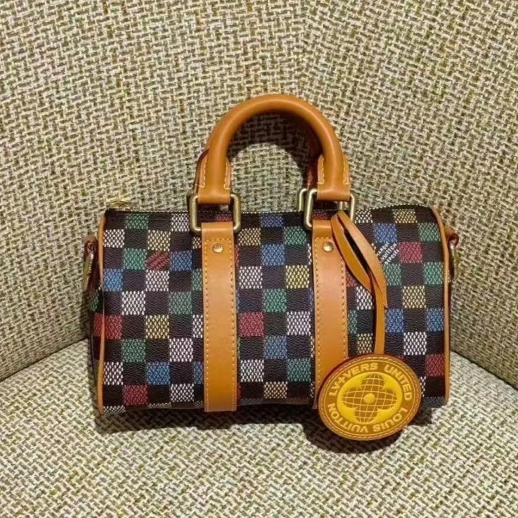 【カラフルで可愛い】LV 《キーポル・バンドリエール 25》