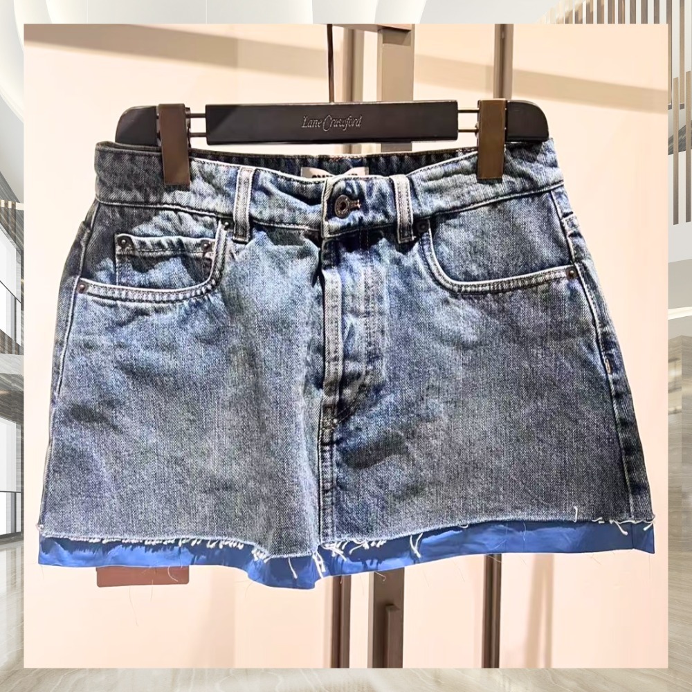 《大人カジュアル》【MiuMiu】デニムとポプリンのミニスカート