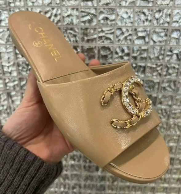 《人気爆発中！》CHANEL 25C ミュール サンダル